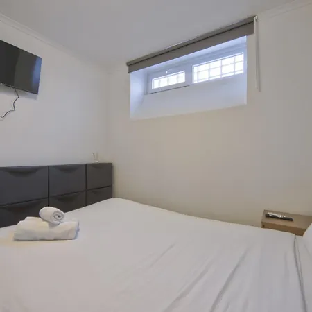 Jamor Terrace By Homing