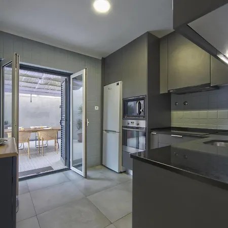 Jamor Terrace By Homing *