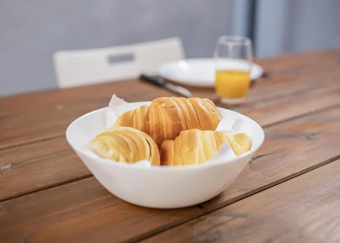 Jamor Terrace By Homing *