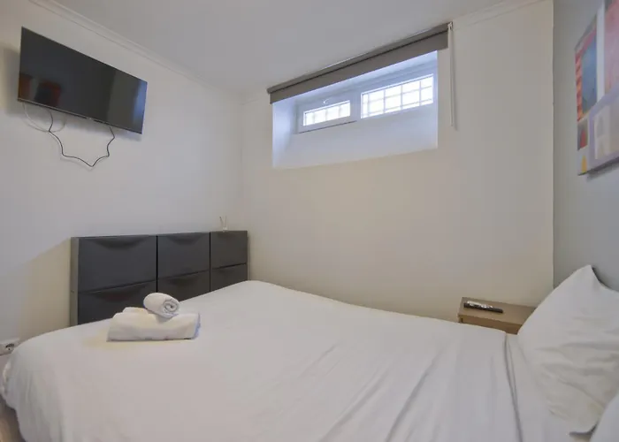 Jamor Terrace By Homing